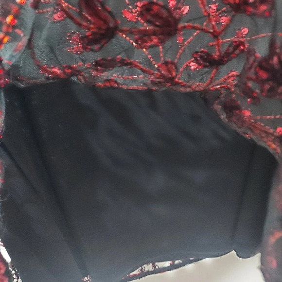 Lane Bryant Red Sequin Black Sleeveless V-Neck Blouse/Tank in Size 26 - Picture 11 of 12